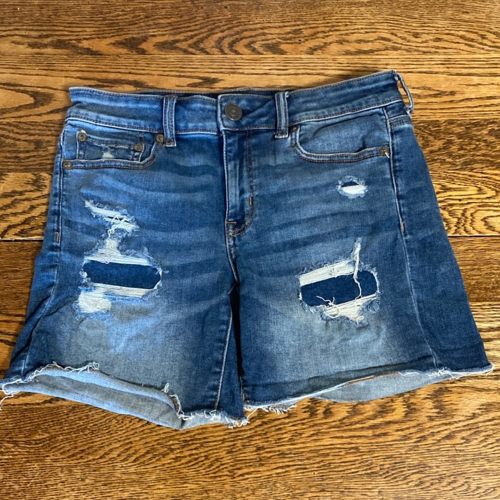 American Eagle Midi Denim Shorts Womens 6 Medium Wash Distressed Raw Hem Blue